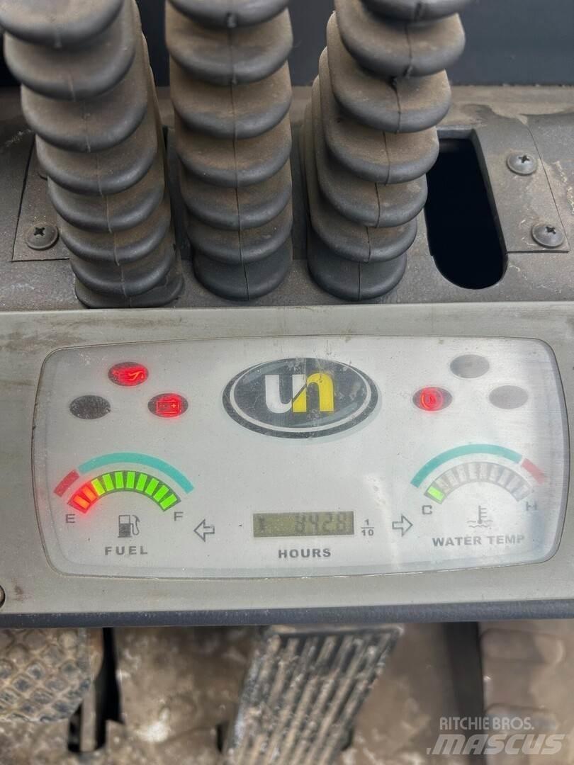 UN Forklift FL25T-JA Építőipar - Egyebek