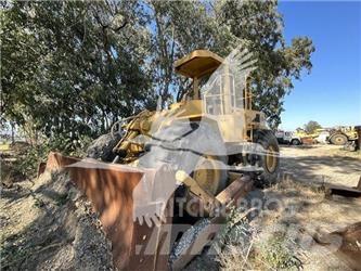 CAT 824C Gumikerekes homlokrakodók