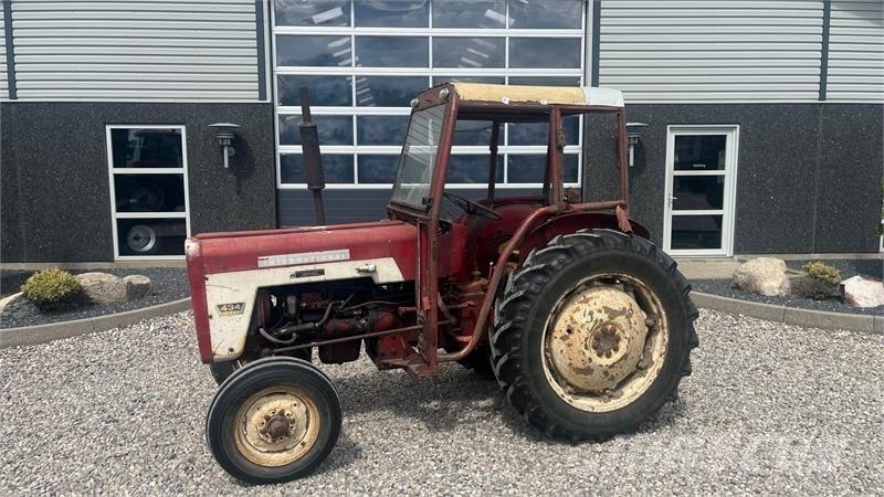 IH 434 Traktorok