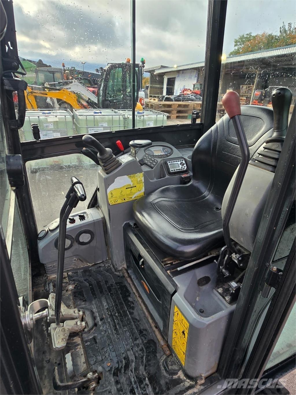 Bobcat E17 Lánctalpas kotrók