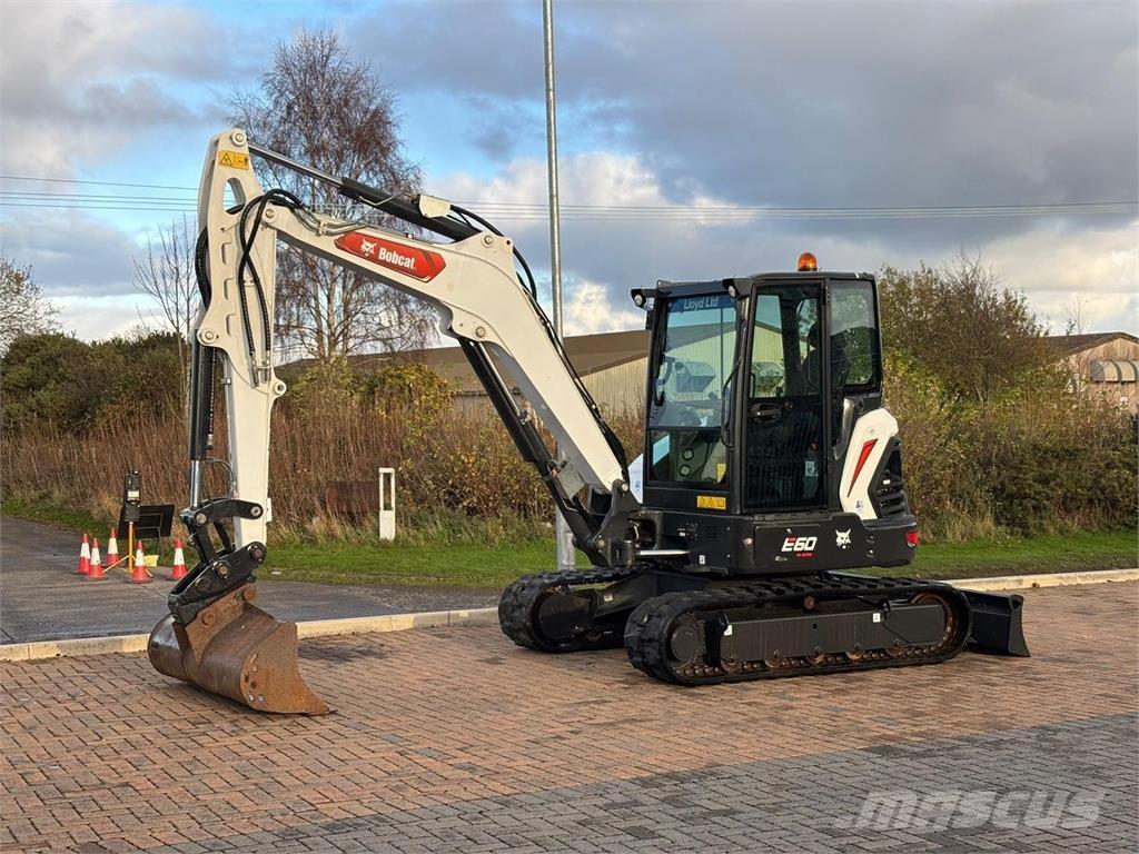 Bobcat E60 Lánctalpas kotrók