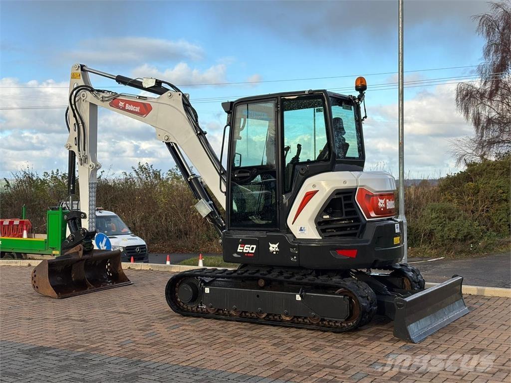 Bobcat E60 Lánctalpas kotrók