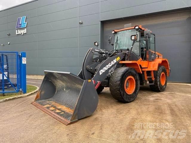 Develon DL250-5 Gumikerekes homlokrakodók