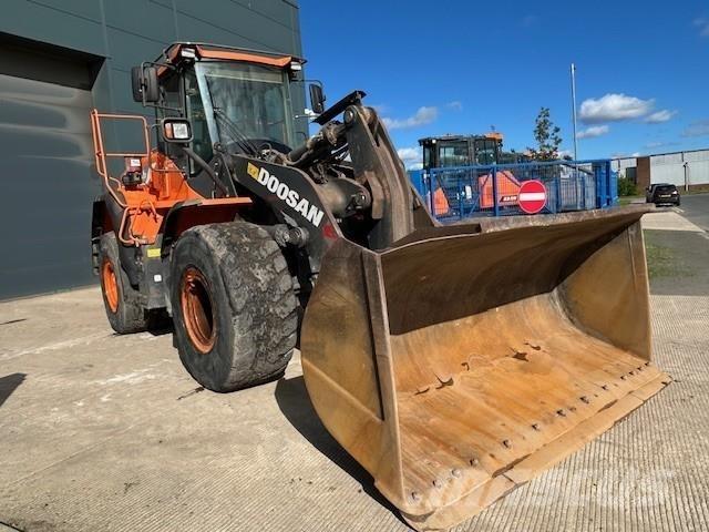 Develon DL300-5 Gumikerekes homlokrakodók