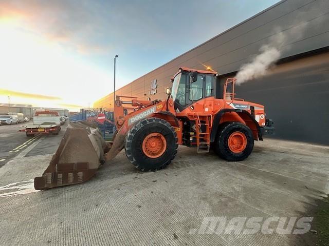 Develon DL350-5 Gumikerekes homlokrakodók