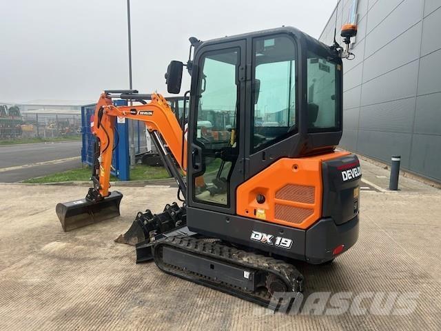 Develon DX19-7 Lánctalpas kotrók