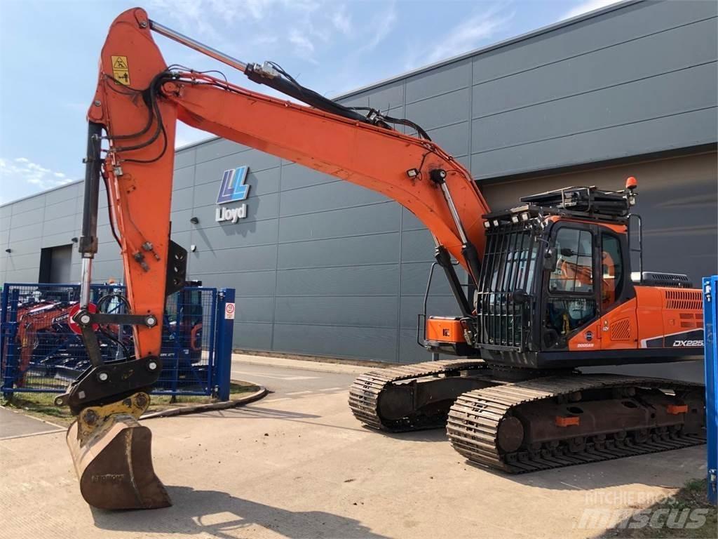Develon Dx225lc-5 Lánctalpas kotrók