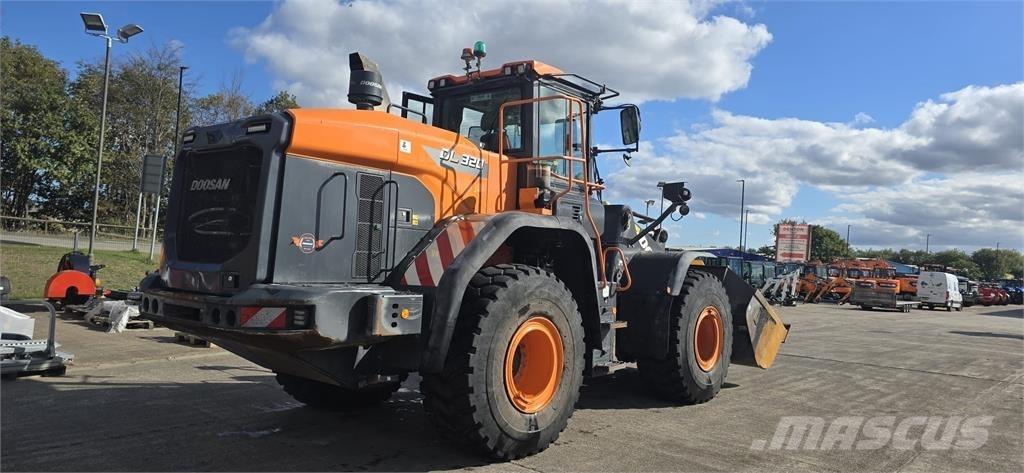 Doosan DL320-7 Gumikerekes homlokrakodók