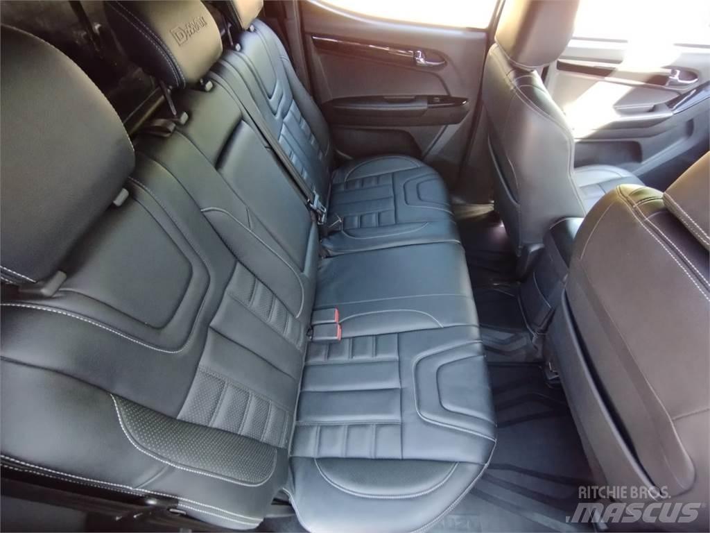 Isuzu Blade Kis teherszállító/Platós kocsi