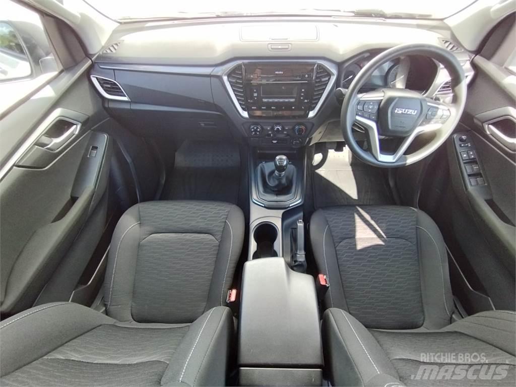 Isuzu DL20 Kis teherszállító/Platós kocsi