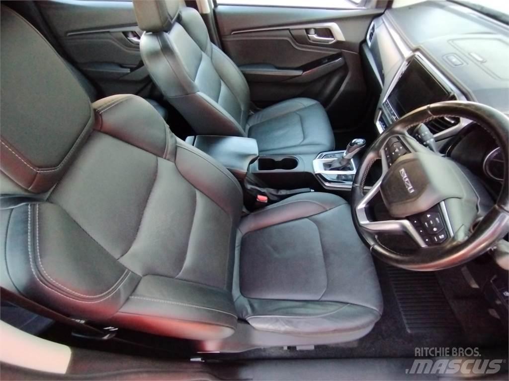 Isuzu DL40 Kis teherszállító/Platós kocsi