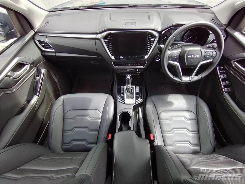 Isuzu DL40 Kis teherszállító/Platós kocsi