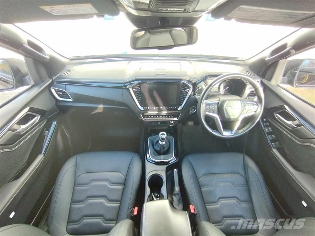 Isuzu V-Cross Kis teherszállító/Platós kocsi