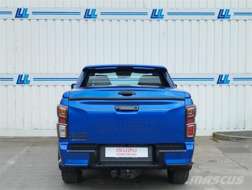 Isuzu V-Cross Kis teherszállító/Platós kocsi