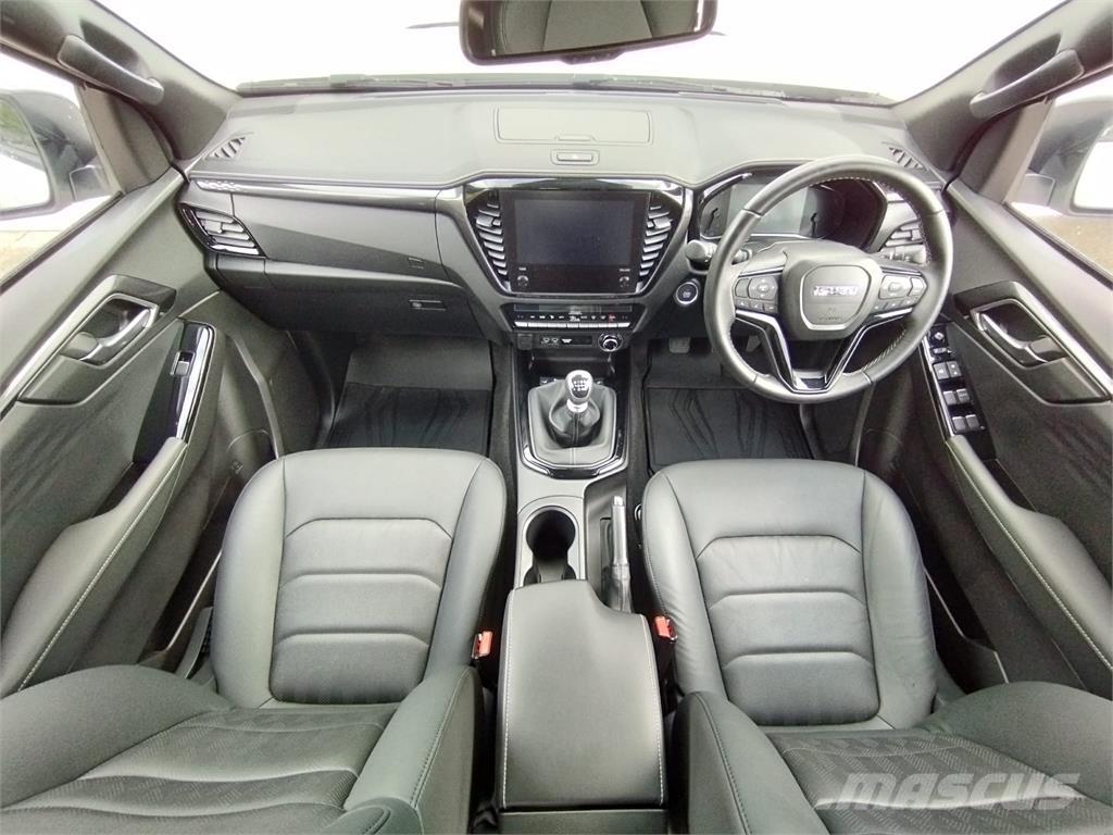 Isuzu V-Cross Kis teherszállító/Platós kocsi
