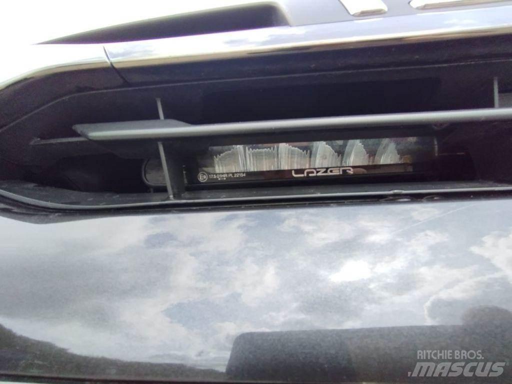 Isuzu V-Cross Kis teherszállító/Platós kocsi