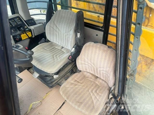 JCB  Mezei dömperek