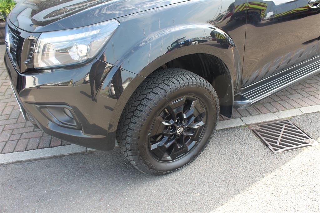 Nissan Navara Kis teherszállító/Platós kocsi