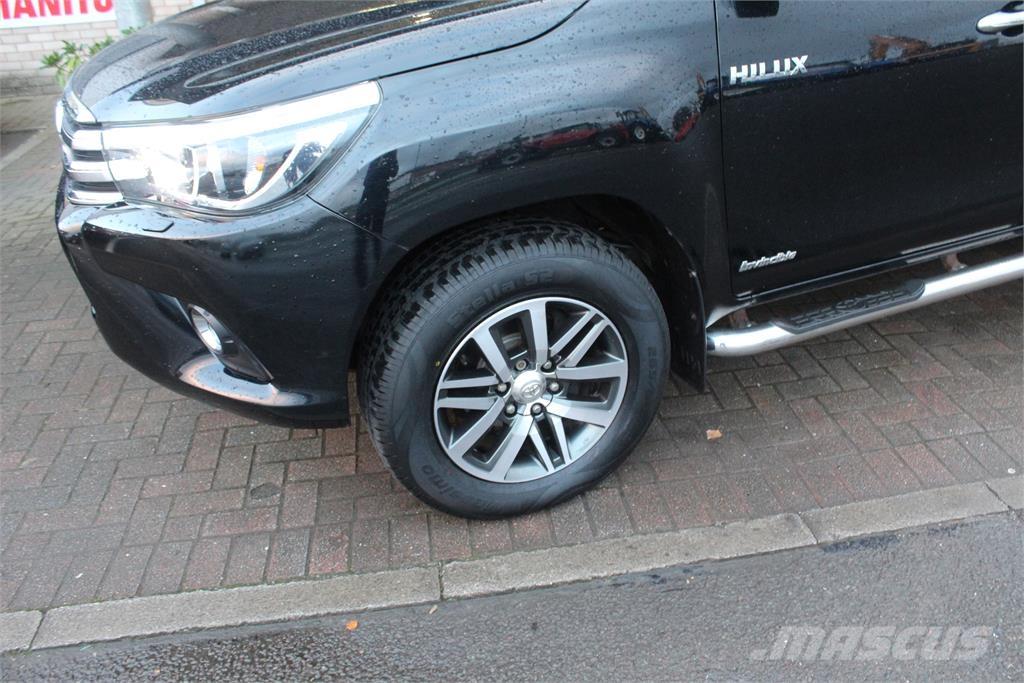 Toyota Hilux Kis teherszállító/Platós kocsi