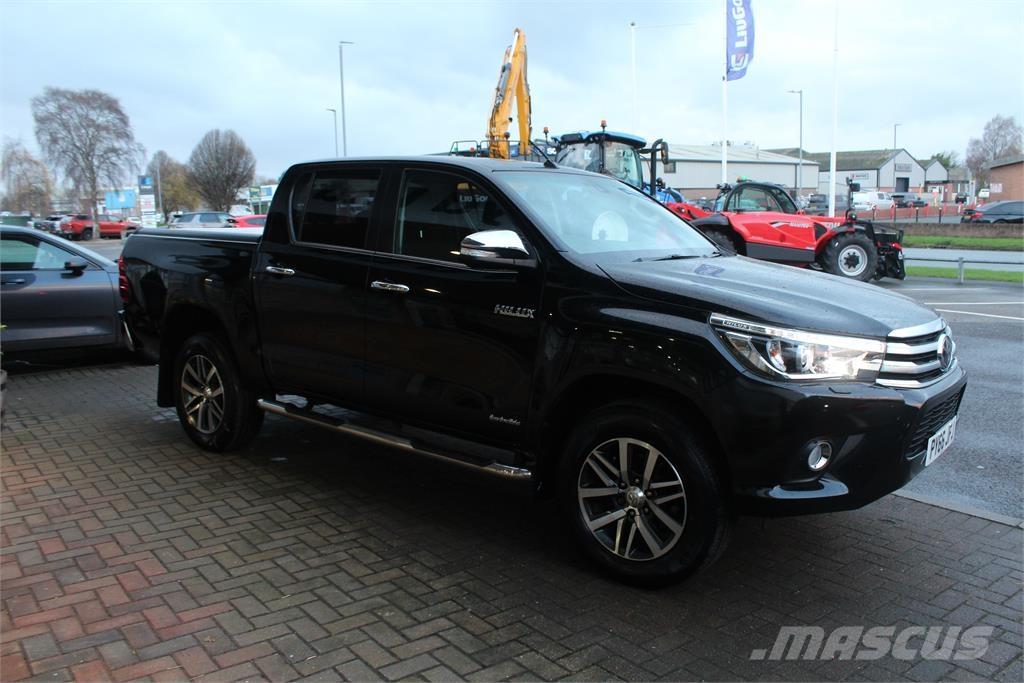 Toyota Hilux Kis teherszállító/Platós kocsi