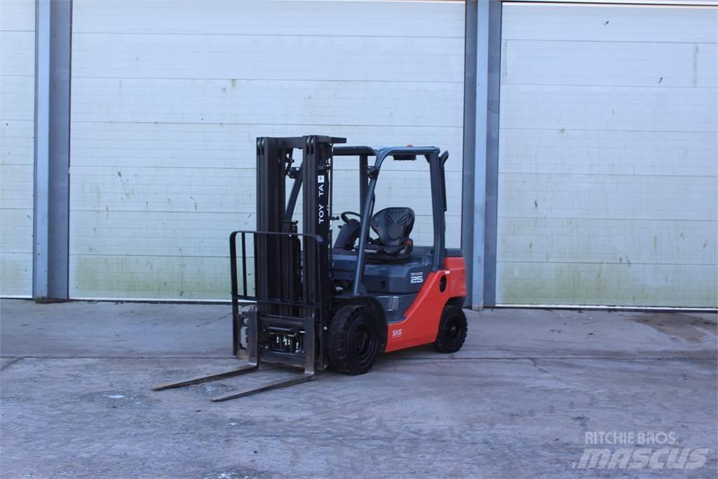 Toyota Tonero 2.5T Targoncák-Egyéb