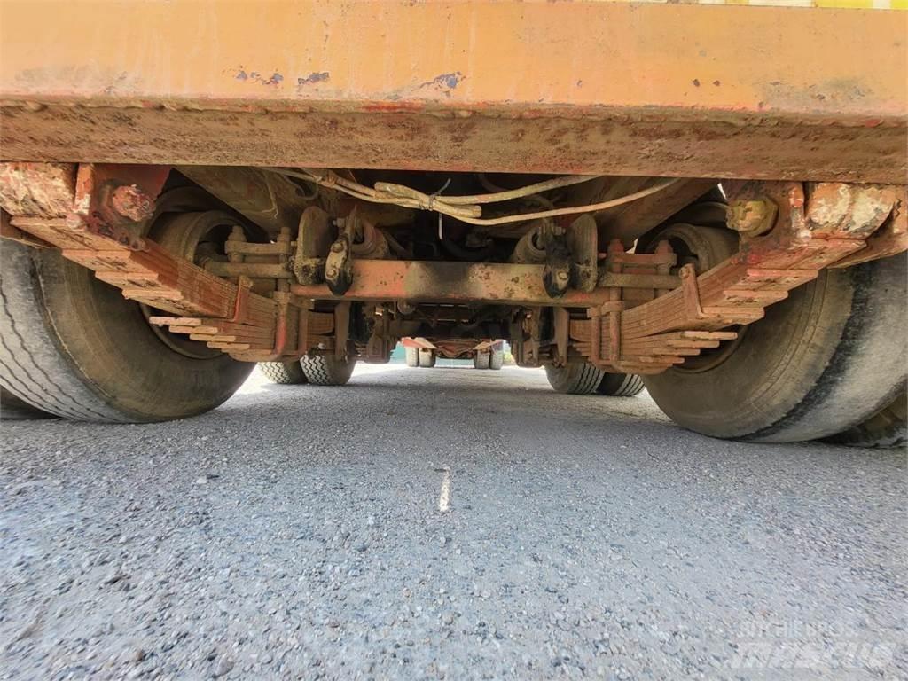 Volvo N12 Platós / Ponyvás teherautók