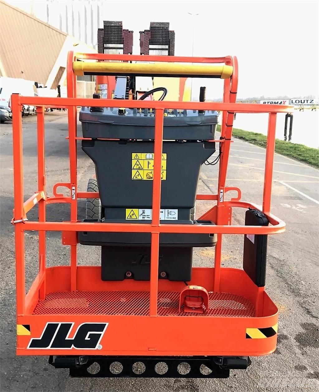 JLG E300AJ Egyéb felvonók és állványok