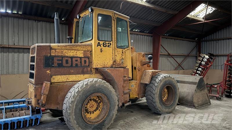 Ford A62 Gumikerekes homlokrakodók