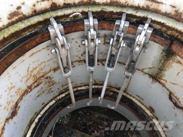  UM 15X30 Gumiabroncsok, kerekek és felnik