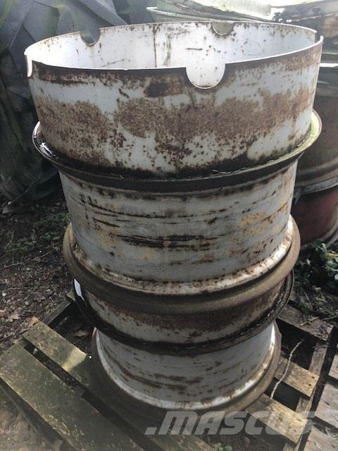  UM 15X30 Gumiabroncsok, kerekek és felnik