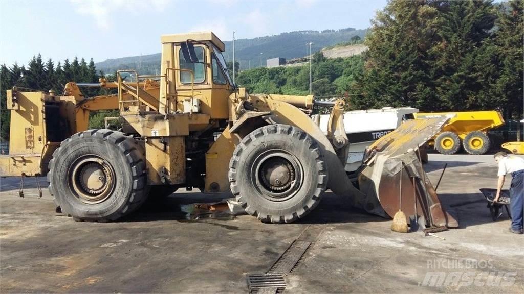 CAT 988B Gumikerekes homlokrakodók