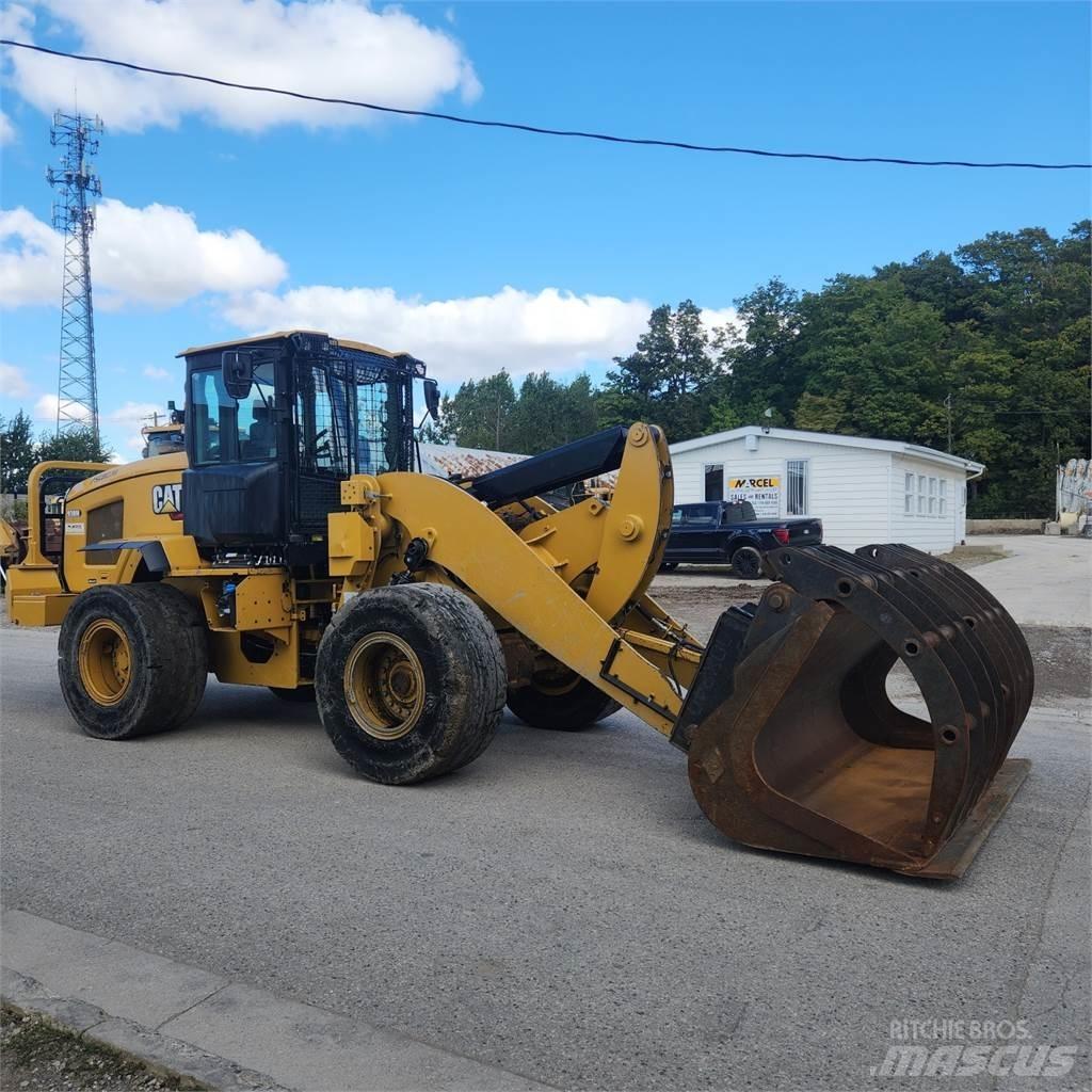 CAT 938M Gumikerekes homlokrakodók