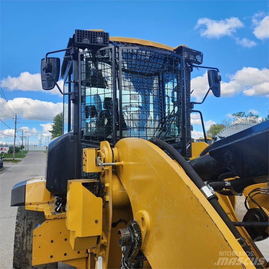 CAT 938M Gumikerekes homlokrakodók