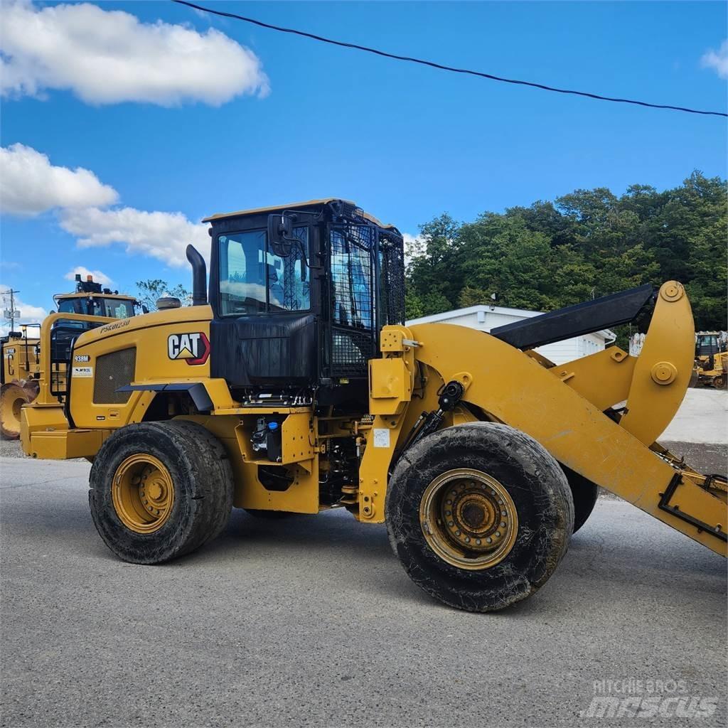 CAT 938M Gumikerekes homlokrakodók