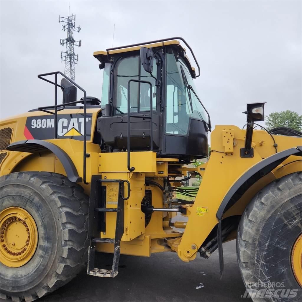 CAT 980M Gumikerekes homlokrakodók