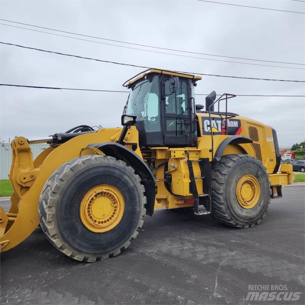 CAT 980M Gumikerekes homlokrakodók
