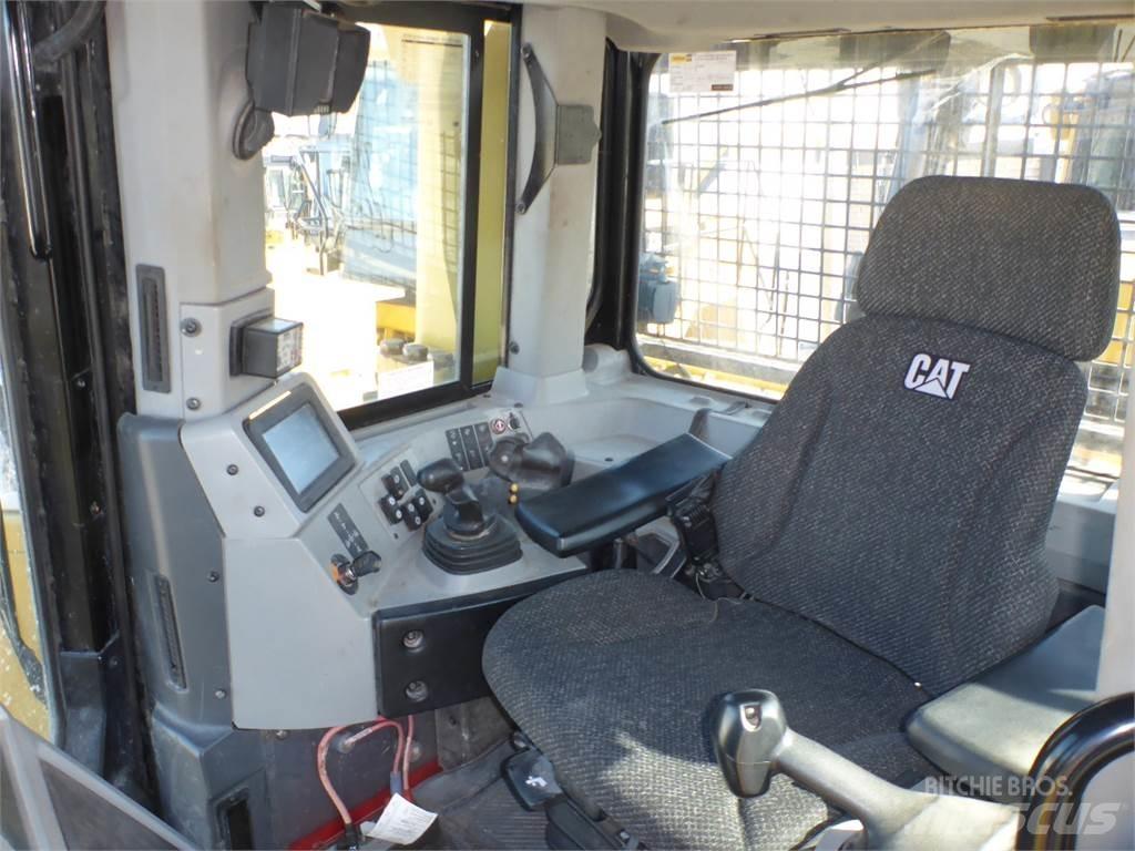 CAT D8T lánctalpas dózerek