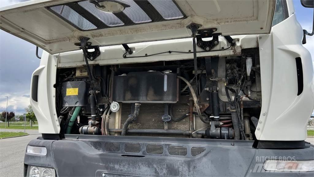Astra HD8E 44.38 4x4 Tartályos teherautók