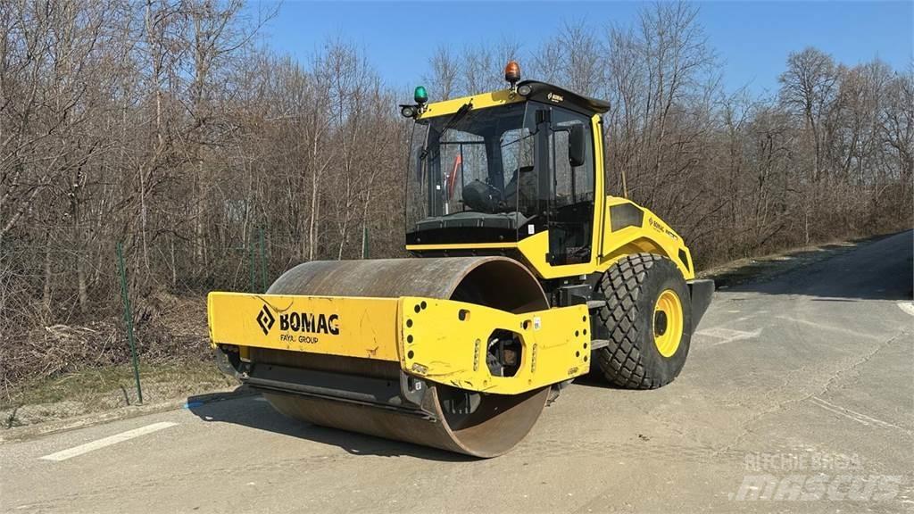Bomag BW213 DH-5 Talajtömörítő gépek