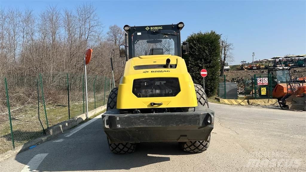 Bomag BW213 DH-5 Talajtömörítő gépek