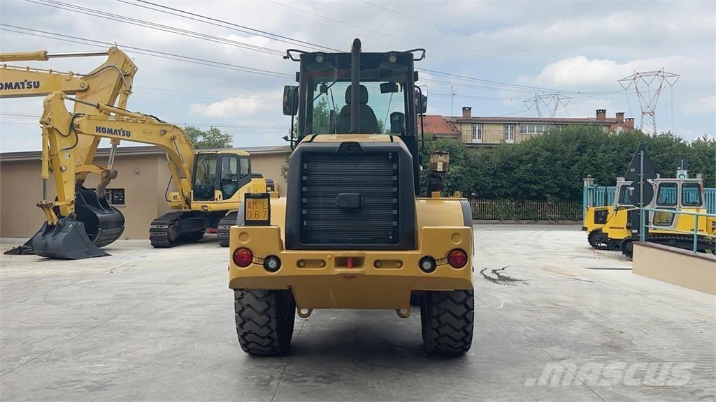 CAT 914M Gumikerekes homlokrakodók