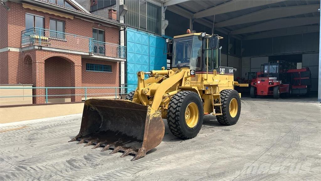 CAT 924F Gumikerekes homlokrakodók