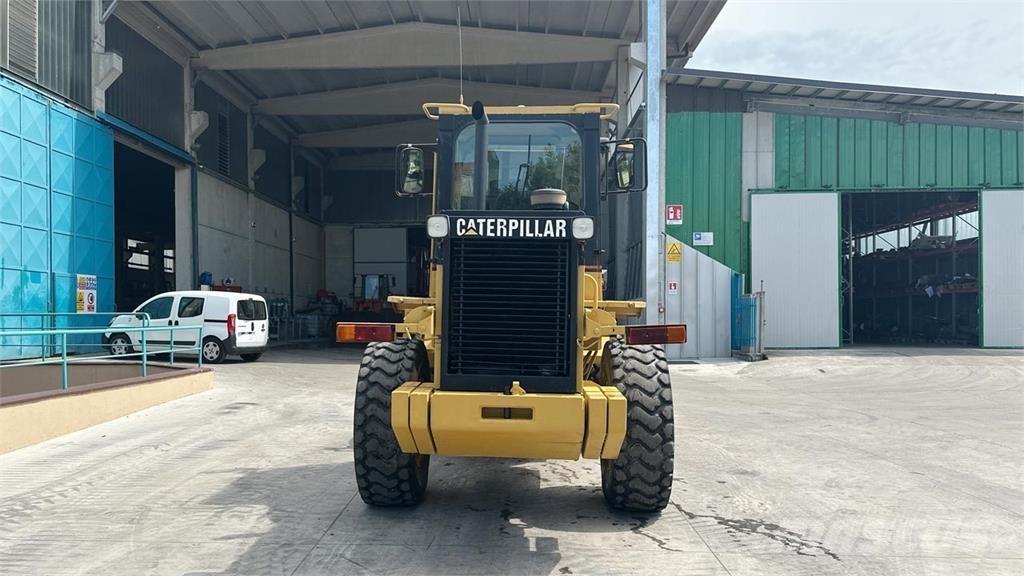 CAT 924F Gumikerekes homlokrakodók