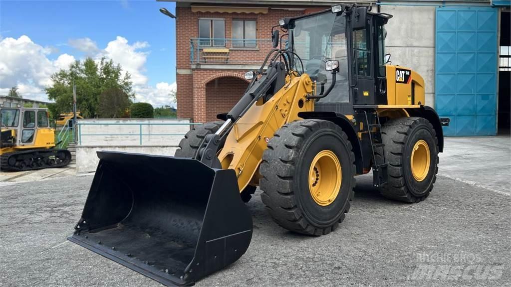 CAT 924H Gumikerekes homlokrakodók