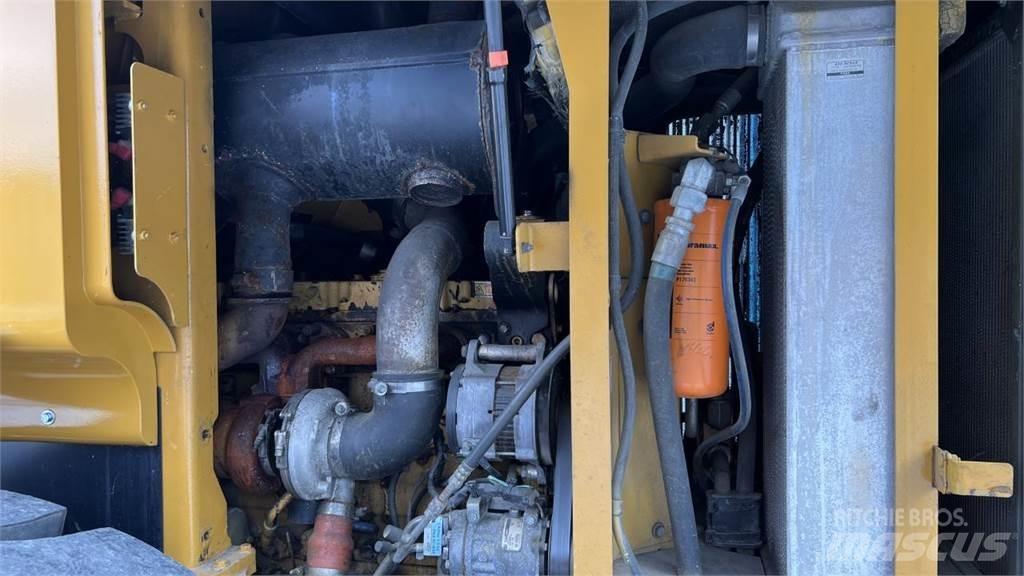 CAT 924H Gumikerekes homlokrakodók
