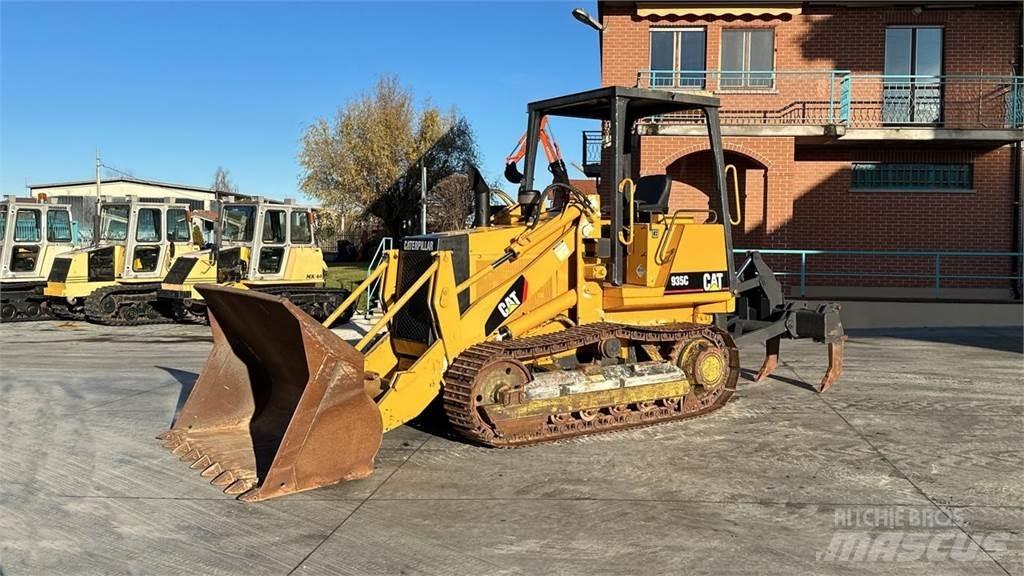 CAT 935C Gumikerekes homlokrakodók