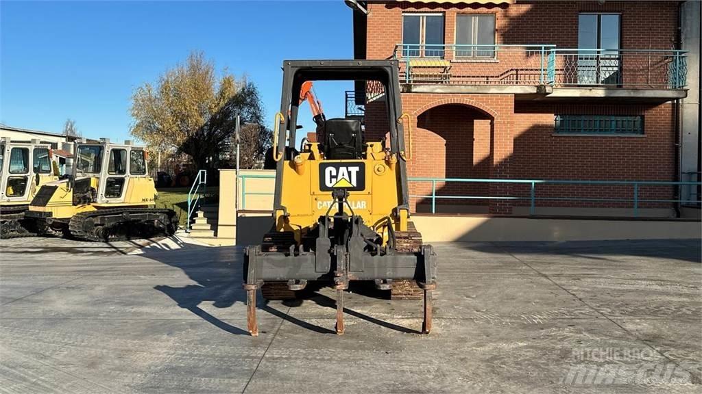 CAT 935C Gumikerekes homlokrakodók