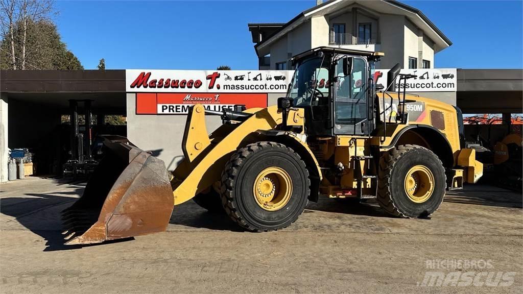 CAT 950M Gumikerekes homlokrakodók