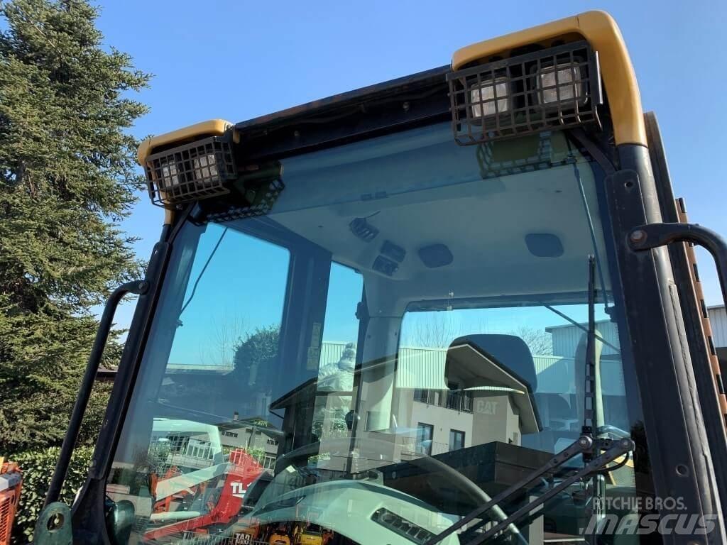 CAT 963D Gumikerekes homlokrakodók
