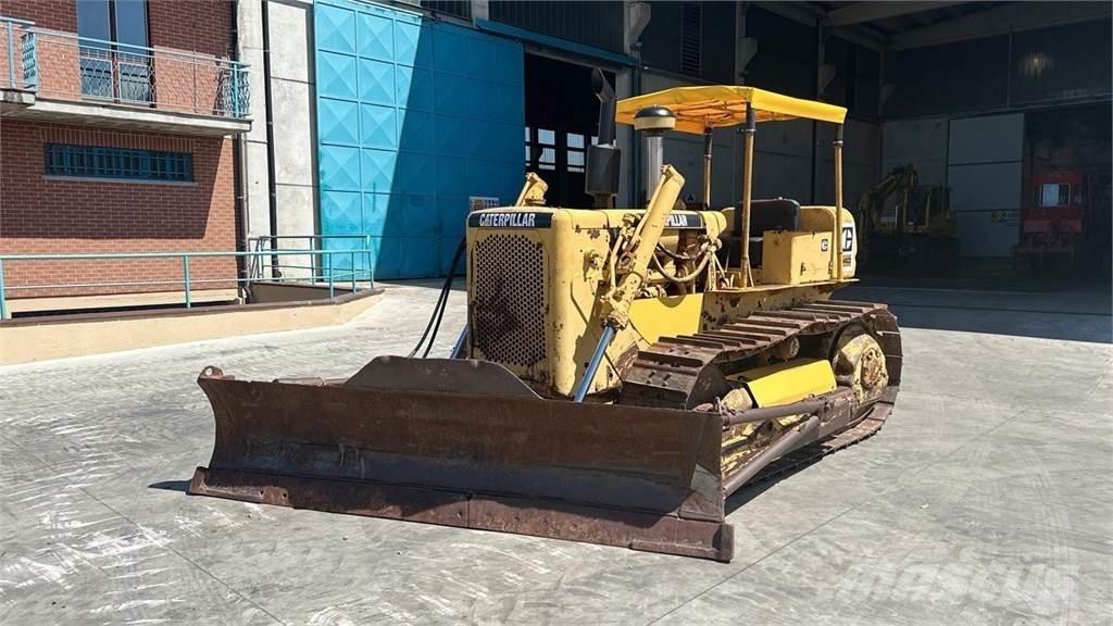 CAT D4D lánctalpas dózerek